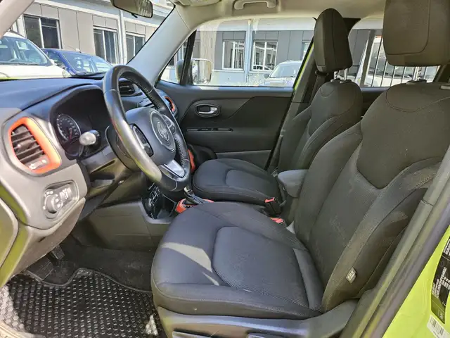 Jeep Renegade view 8