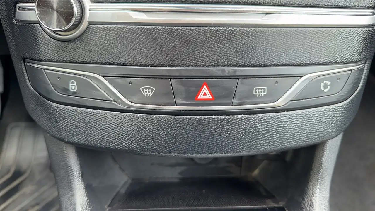 Peugeot 308 308 — photo 24