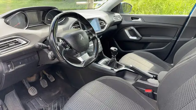 Peugeot 308 view 8