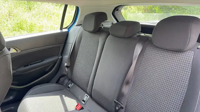 Peugeot 308 view 9