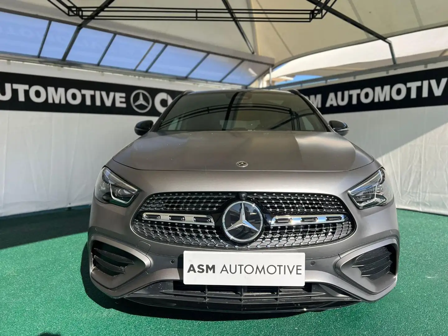 Mercedes-Benz GLA 200 d Automatic AMG Line Premium Gris - 2
