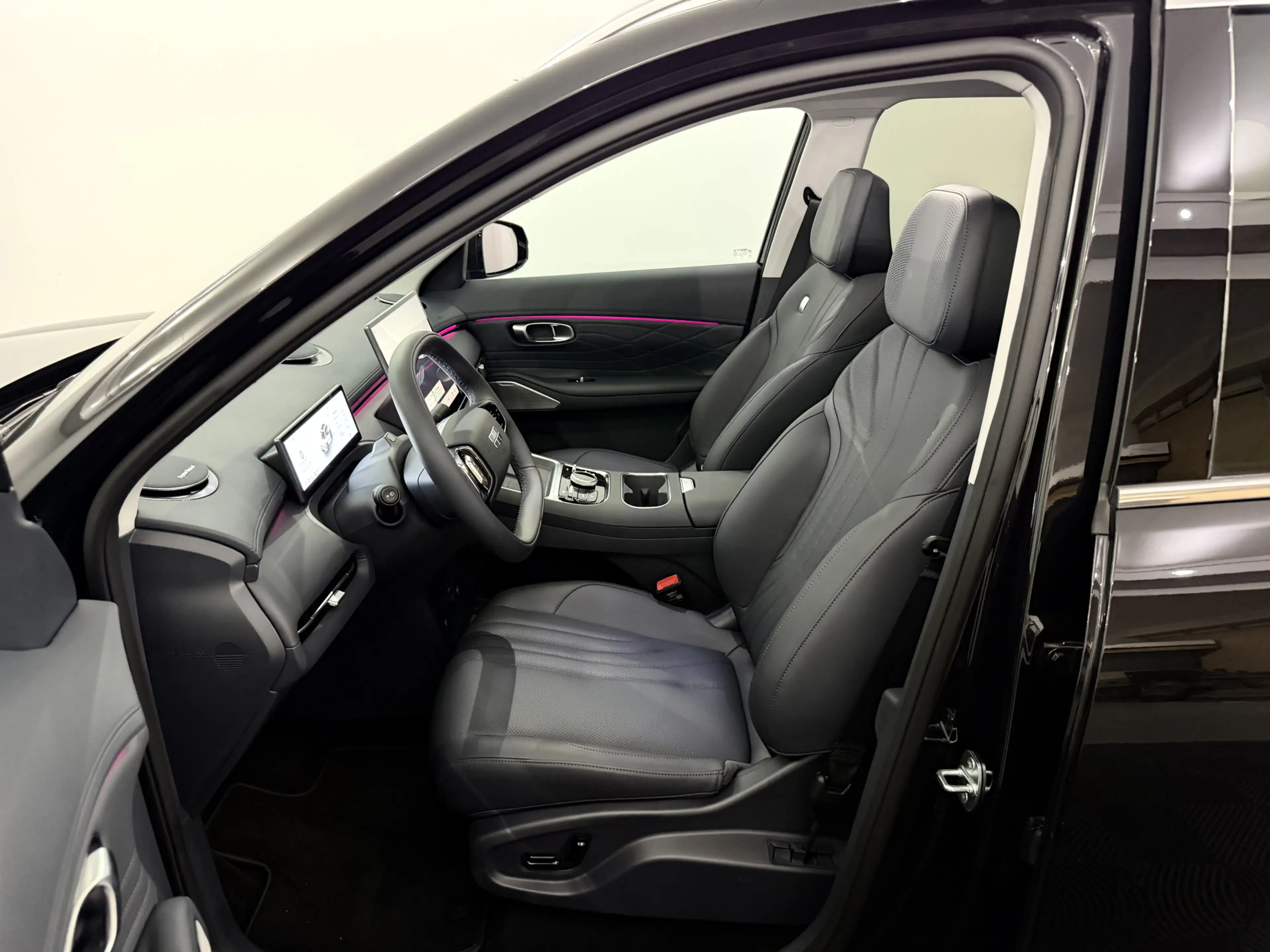 Geely Starray EM-i 1.5 Max+ Panoramadak, Leder, 360 Camera, Stoelverw — photo 6