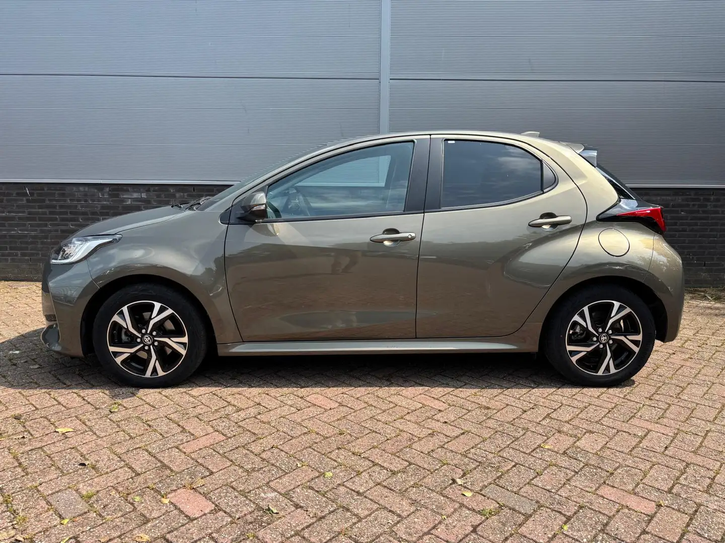 Toyota Yaris 1.5 Hybrid 115 First Edition Groen - 2