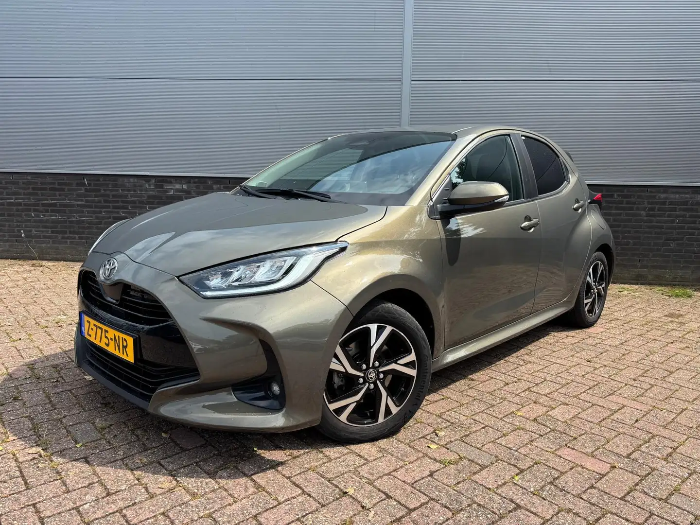 Toyota Yaris 1.5 Hybrid 115 First Edition Groen - 1