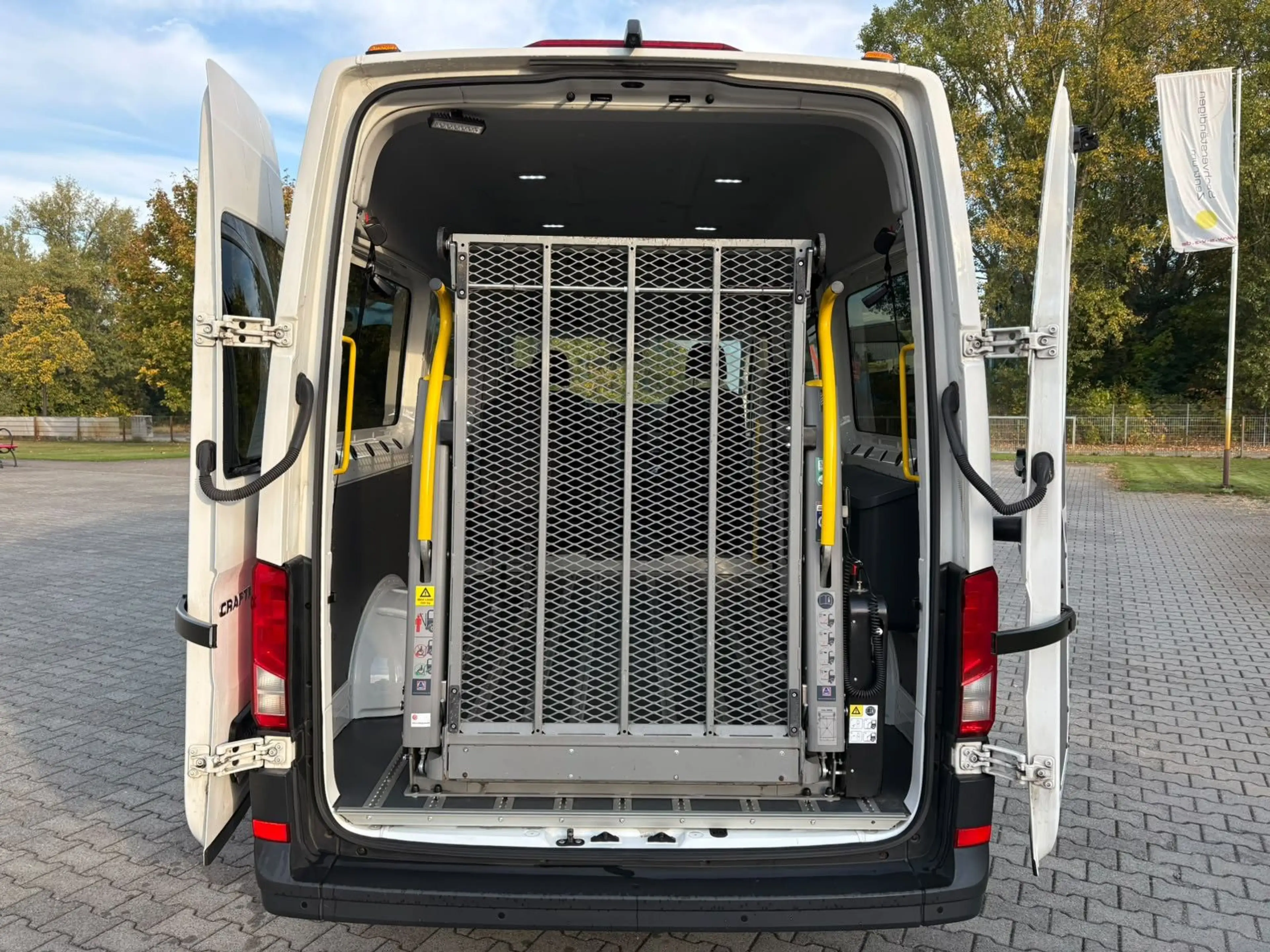 Volkswagen Crafter mittellang Hochdach LIFT TRITTSTUFE BTW — photo 11