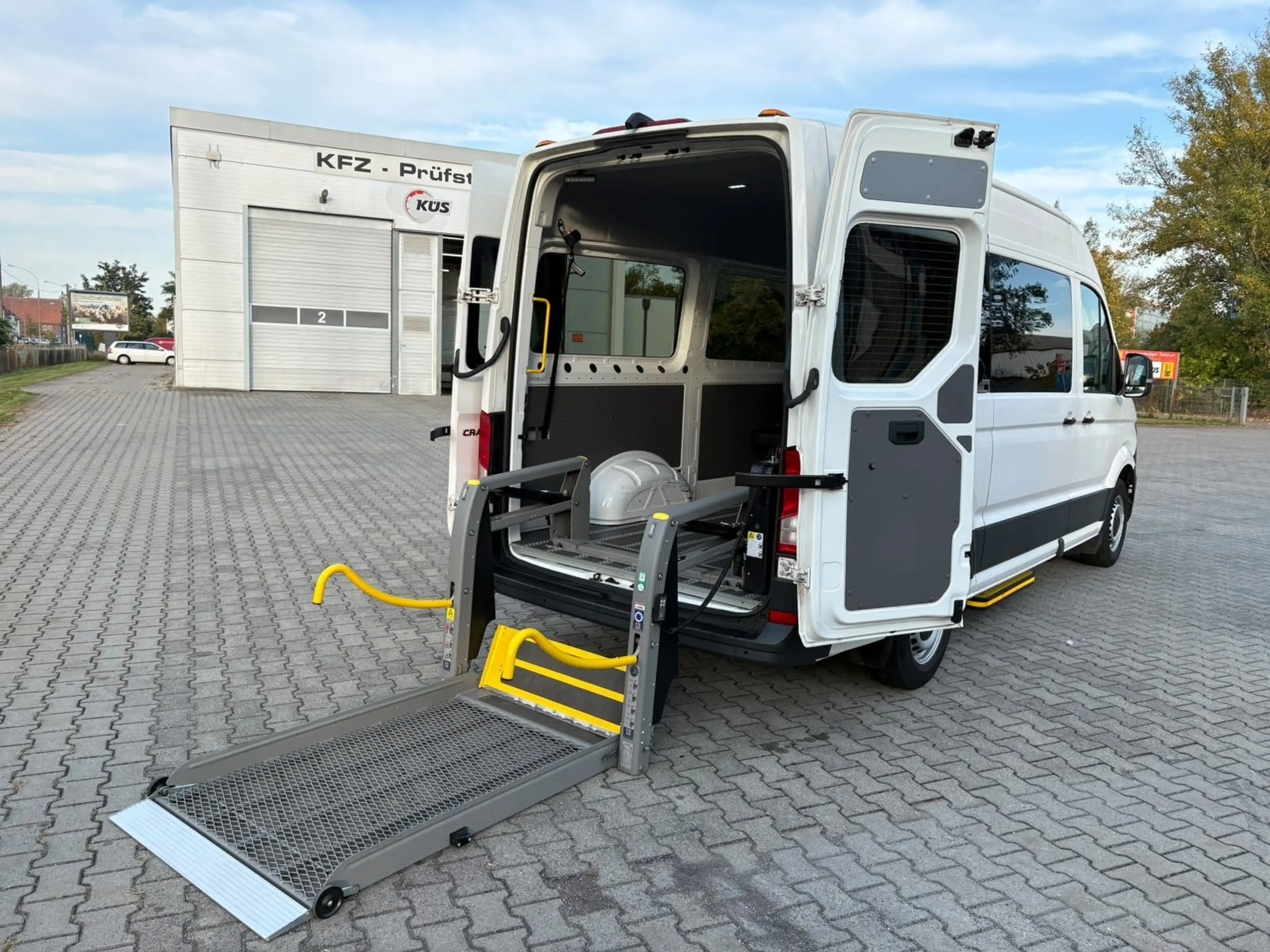 Volkswagen Crafter mittellang Hochdach LIFT TRITTSTUFE BTW