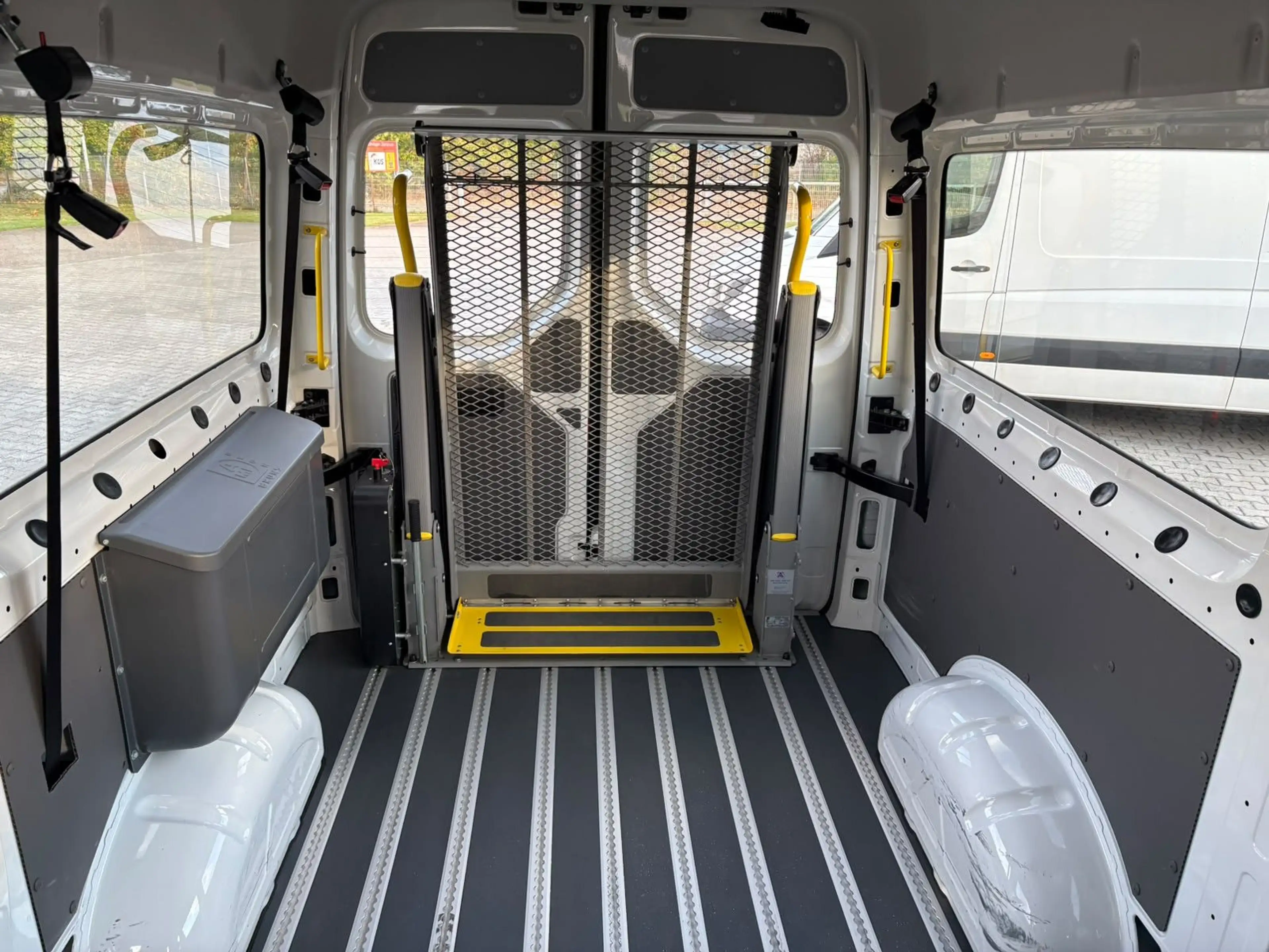 Volkswagen Crafter mittellang Hochdach LIFT TRITTSTUFE BTW — photo 12