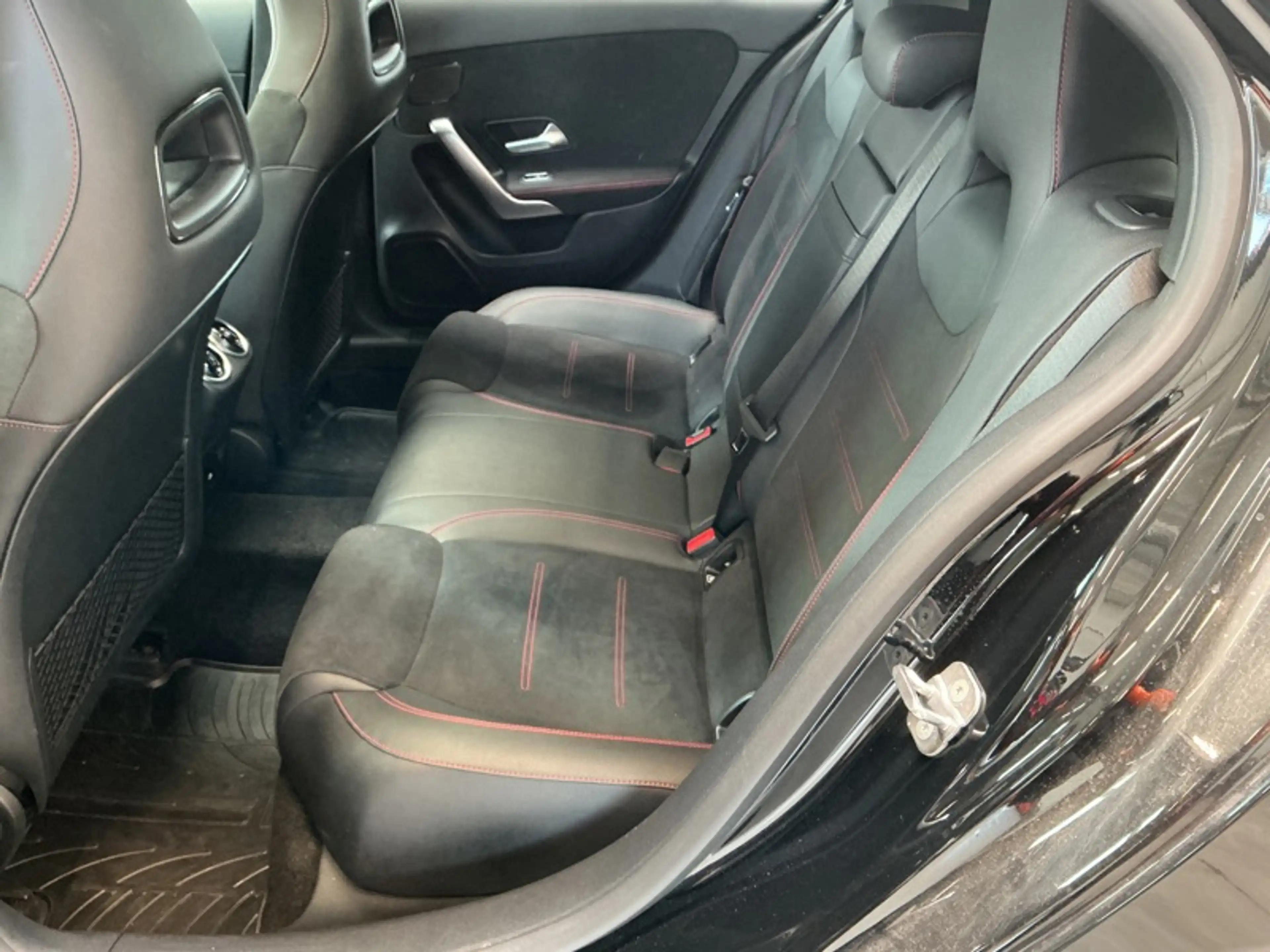 Mercedes-Benz A 180 AMG Line Toit Pano — photo 9