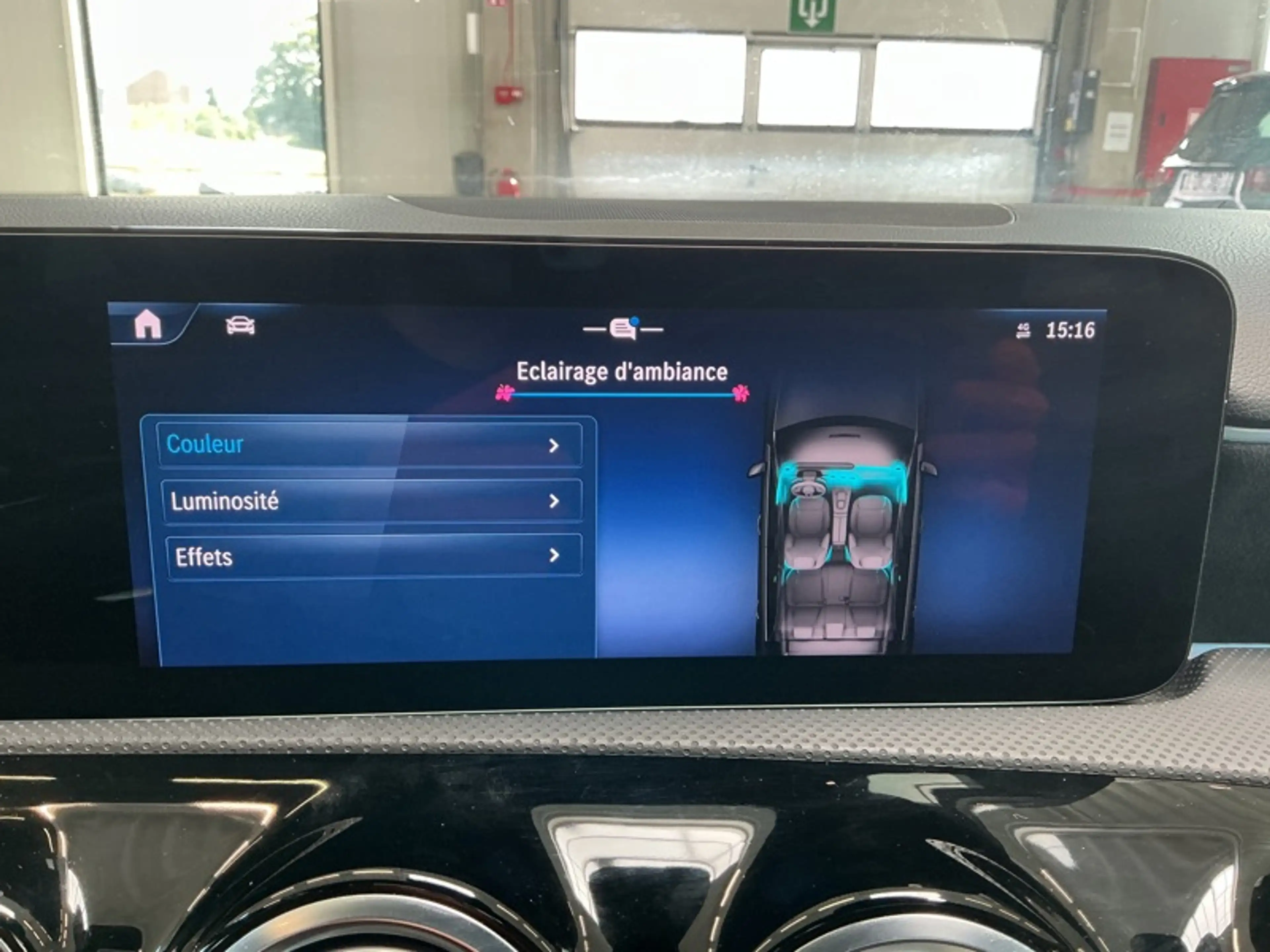 Mercedes-Benz A 180 AMG Line Toit Pano — photo 12