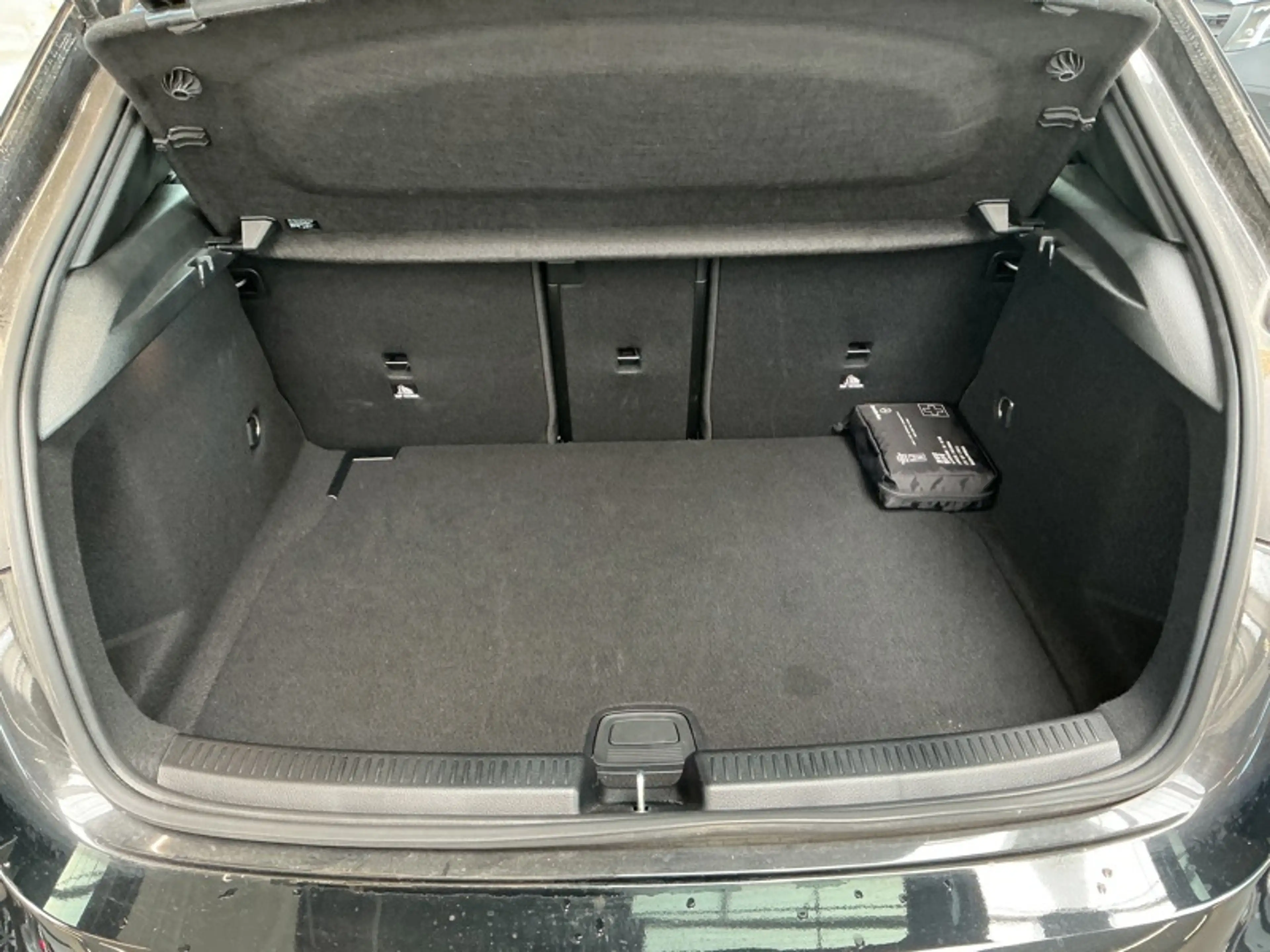 Mercedes-Benz A 180 AMG Line Toit Pano — photo 10