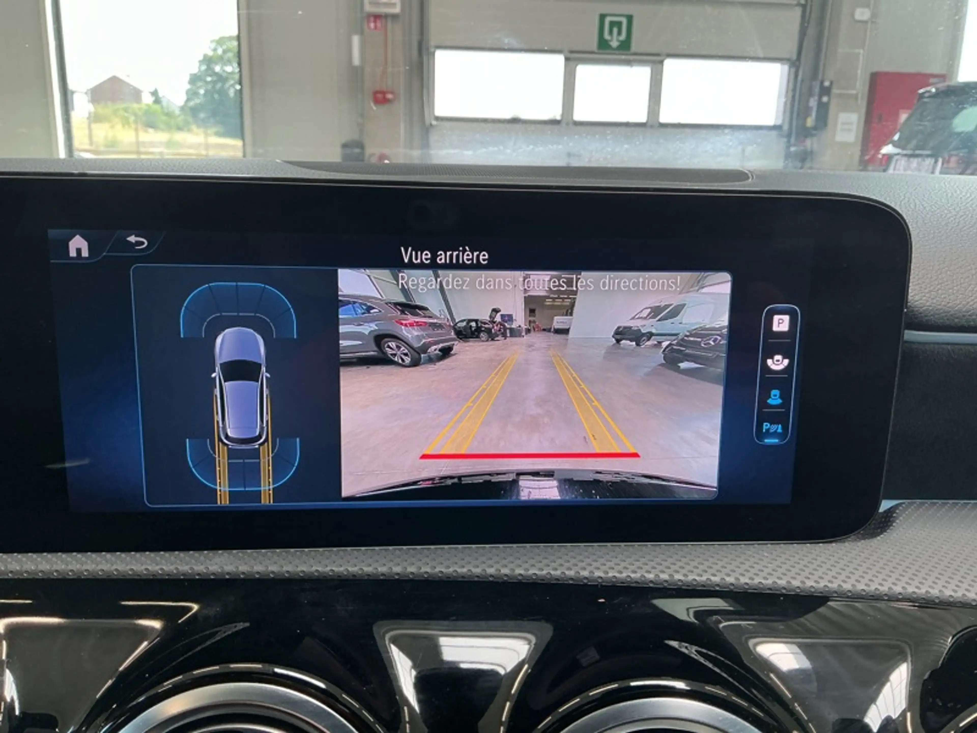 Mercedes-Benz A 180 AMG Line Toit Pano — photo 14
