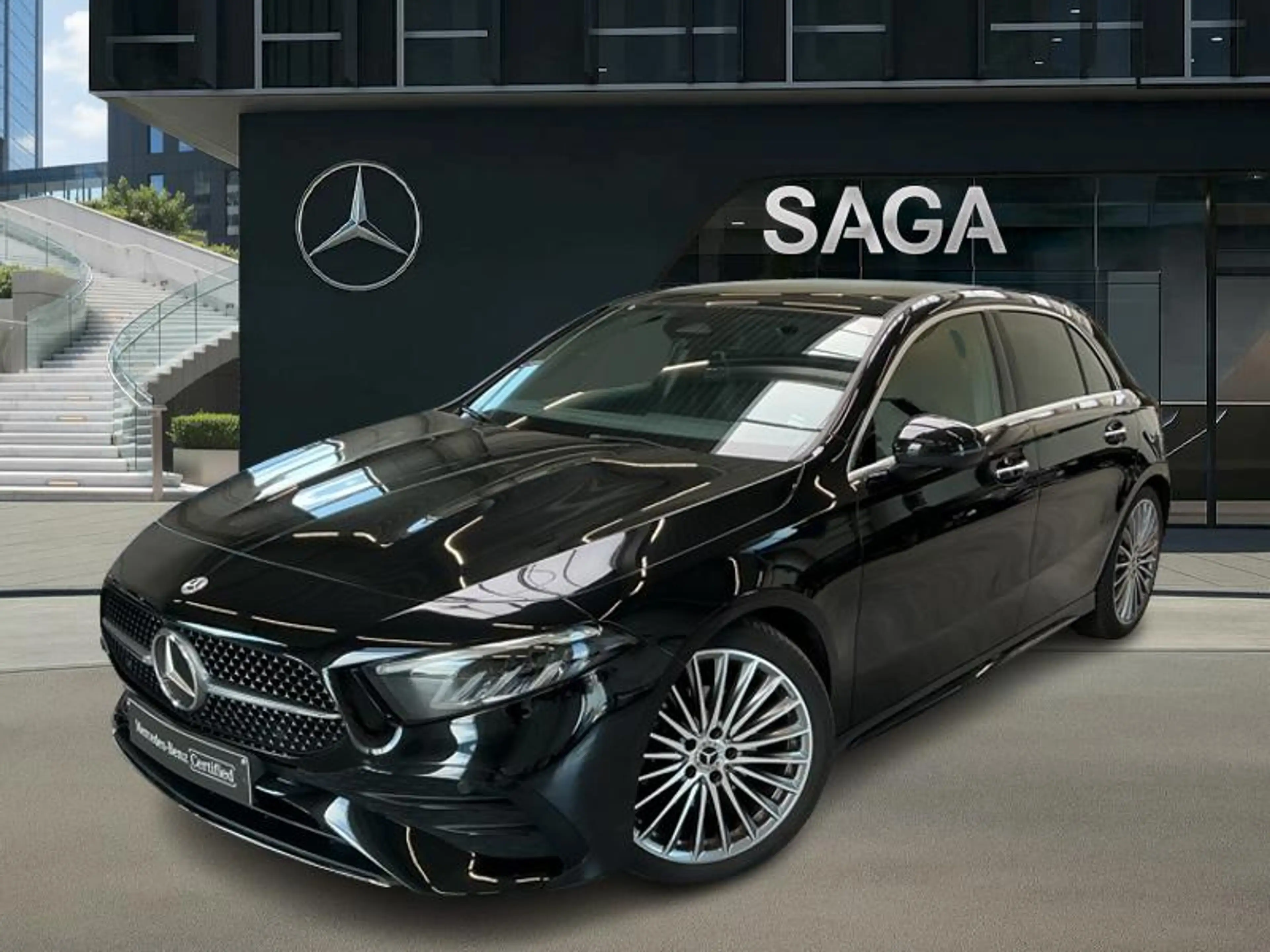 Mercedes-Benz A 180 AMG Line Toit Pano