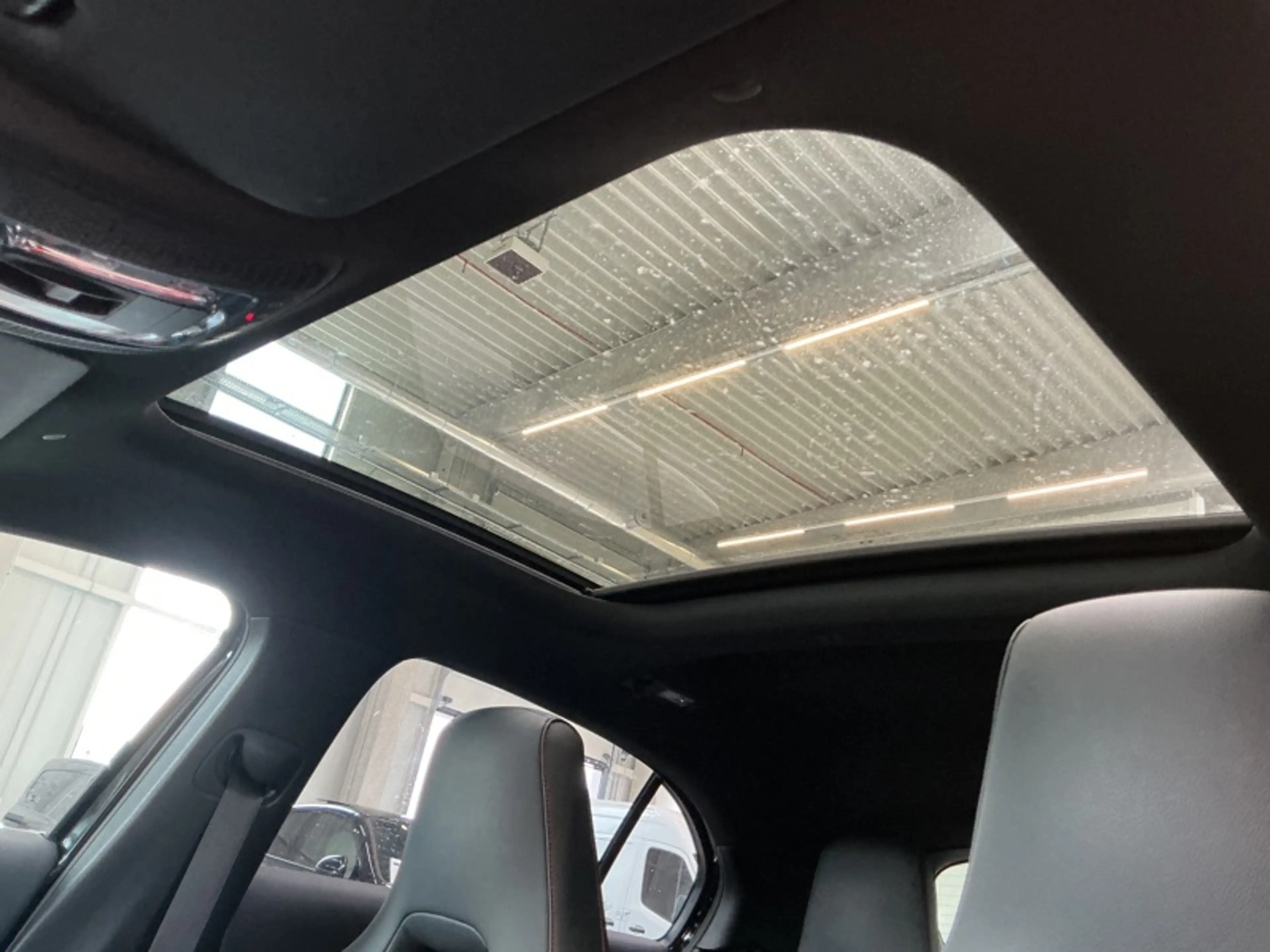Mercedes-Benz A 180 AMG Line Toit Pano — photo 8