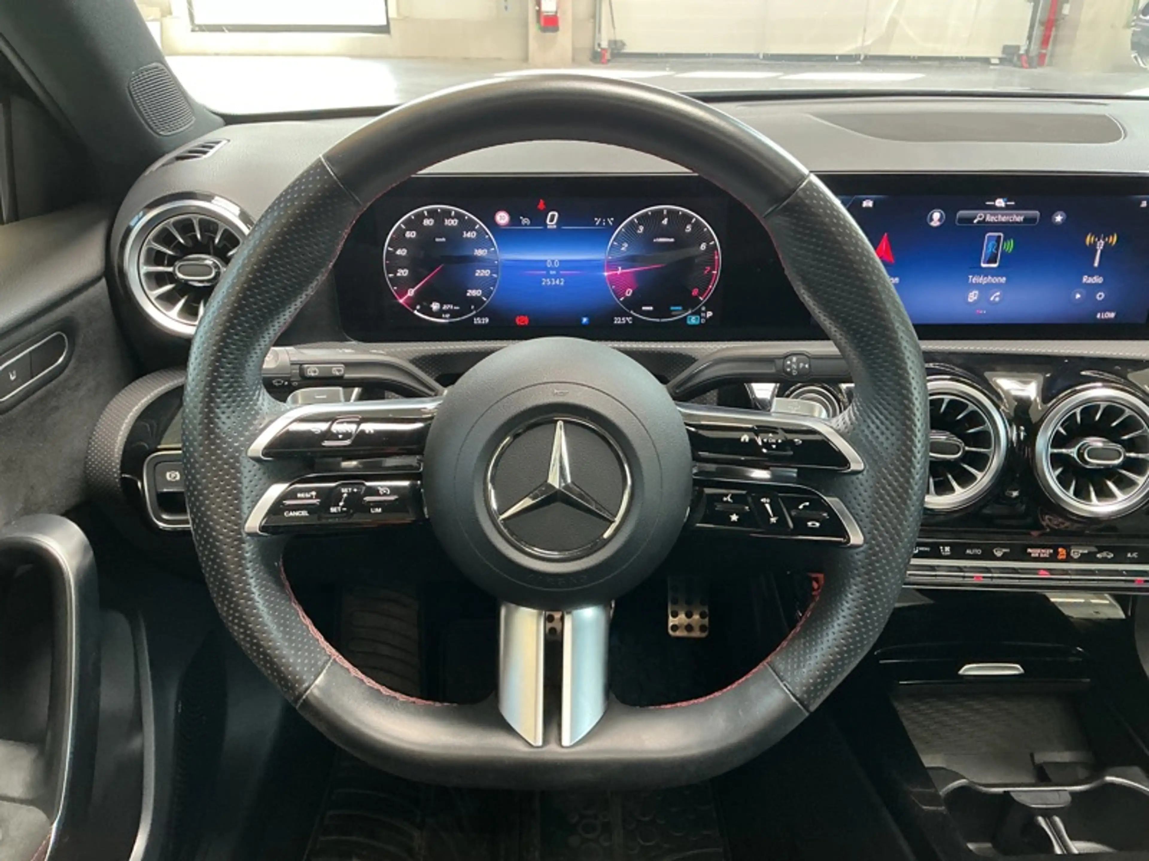 Mercedes-Benz A 180 AMG Line Toit Pano — photo 7