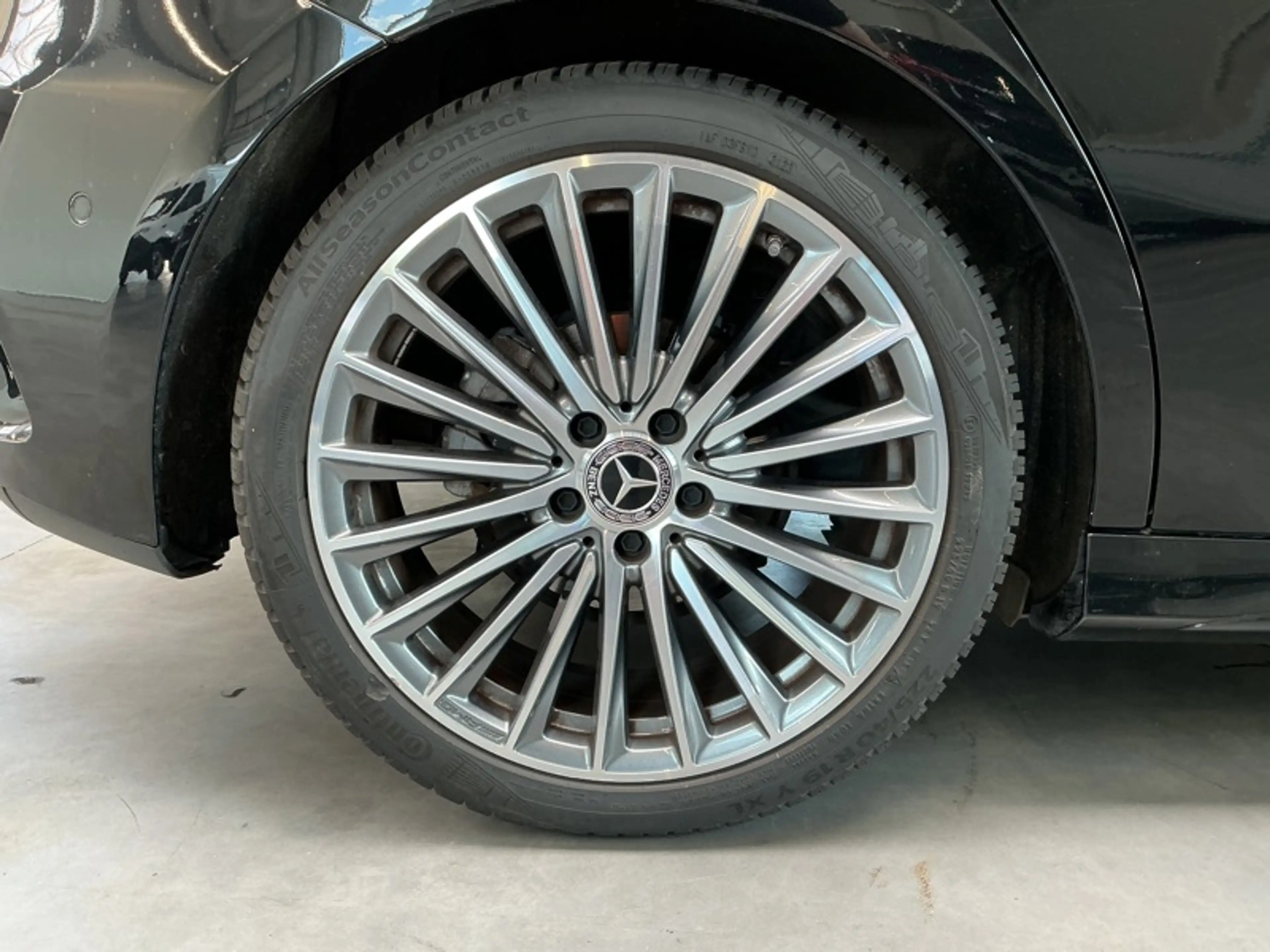 Mercedes-Benz A 180 AMG Line Toit Pano — photo 4