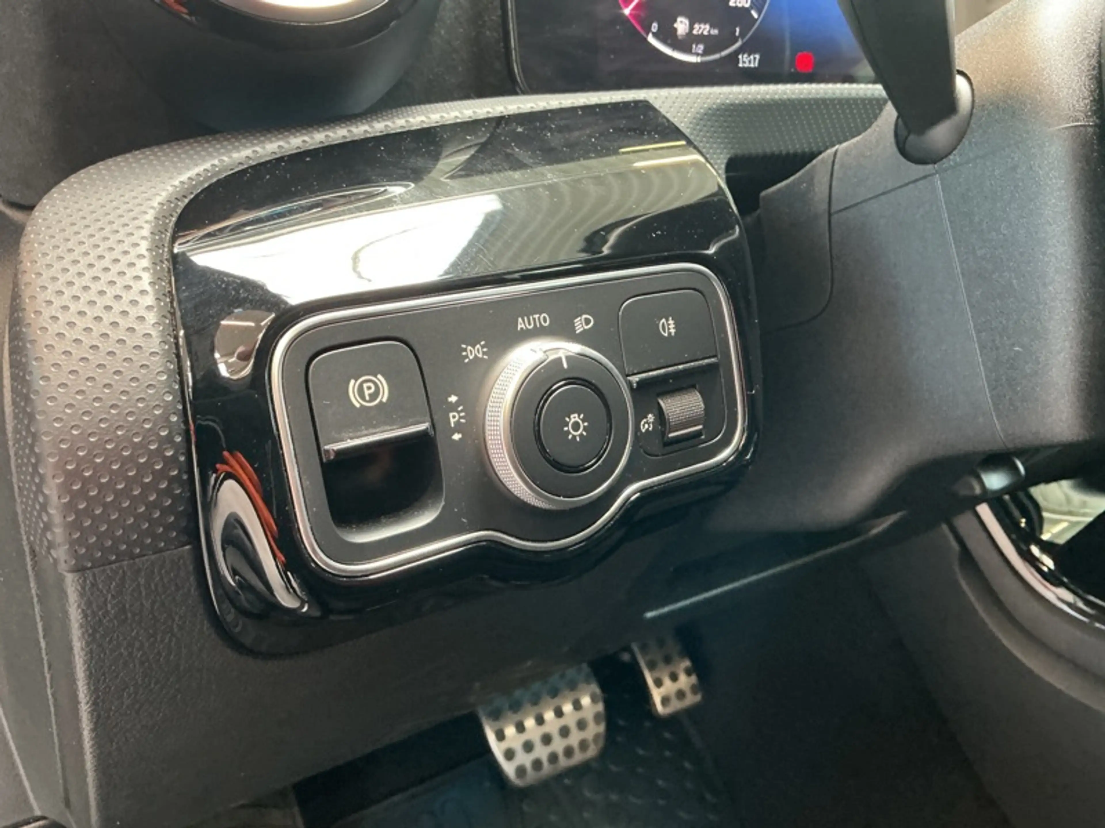 Mercedes-Benz A 180 AMG Line Toit Pano — photo 15