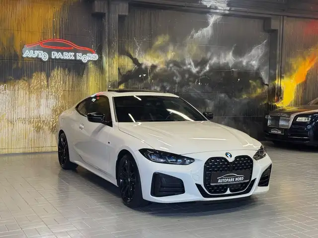 BMW M4 view 9