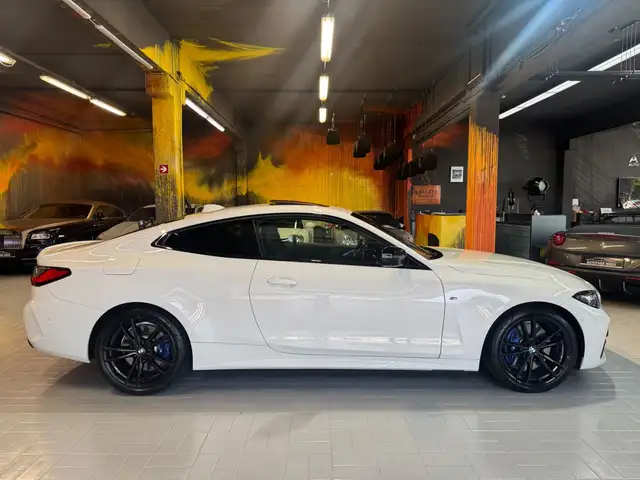 BMW M4 view 8
