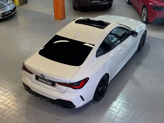 BMW M4 view 10