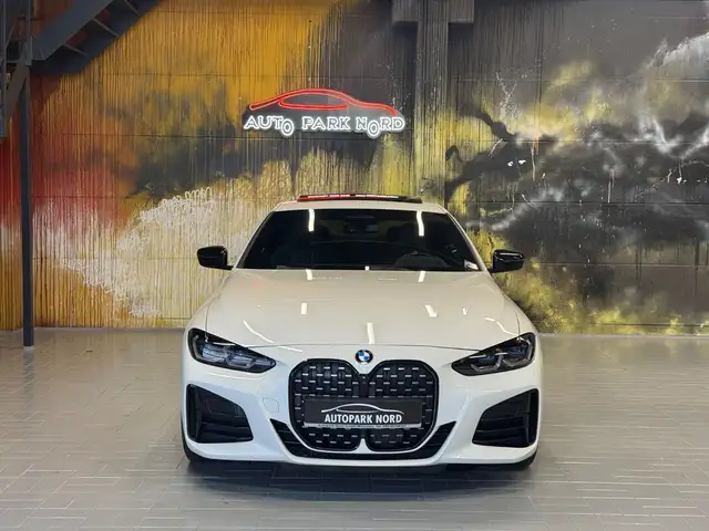 BMW M4 view 2