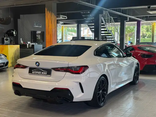 BMW M4 view 7