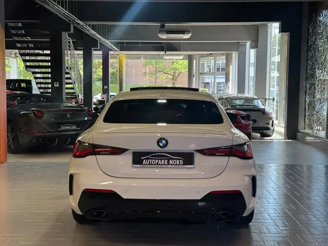 BMW M4 view 6