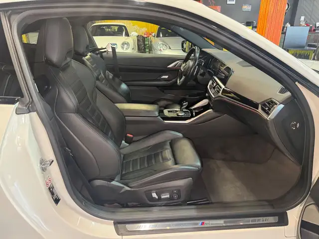 BMW M4 view 11