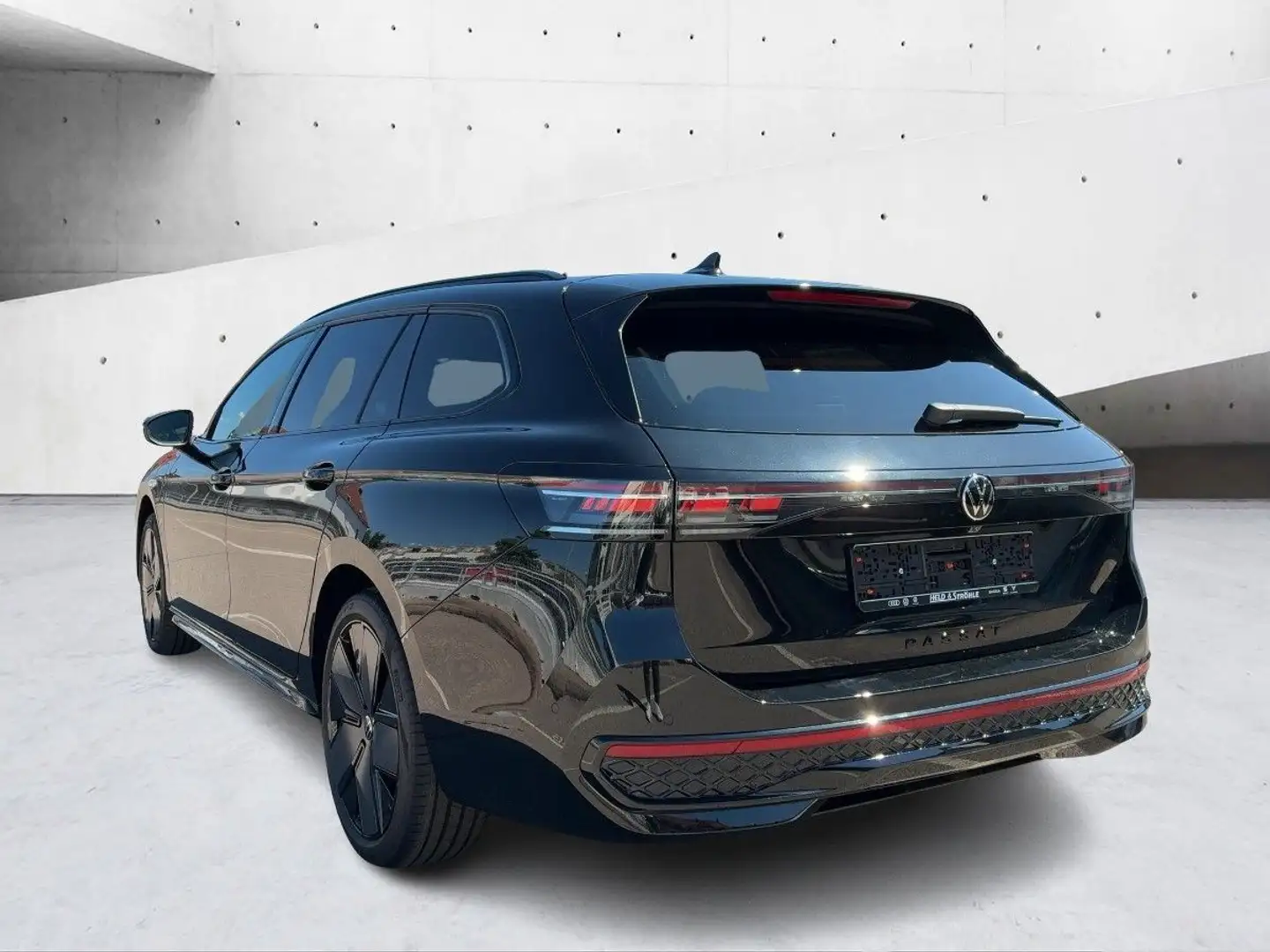 Volkswagen Passat Variant R-Line Black eHybrid AHK 19" PANO Schwarz - 2