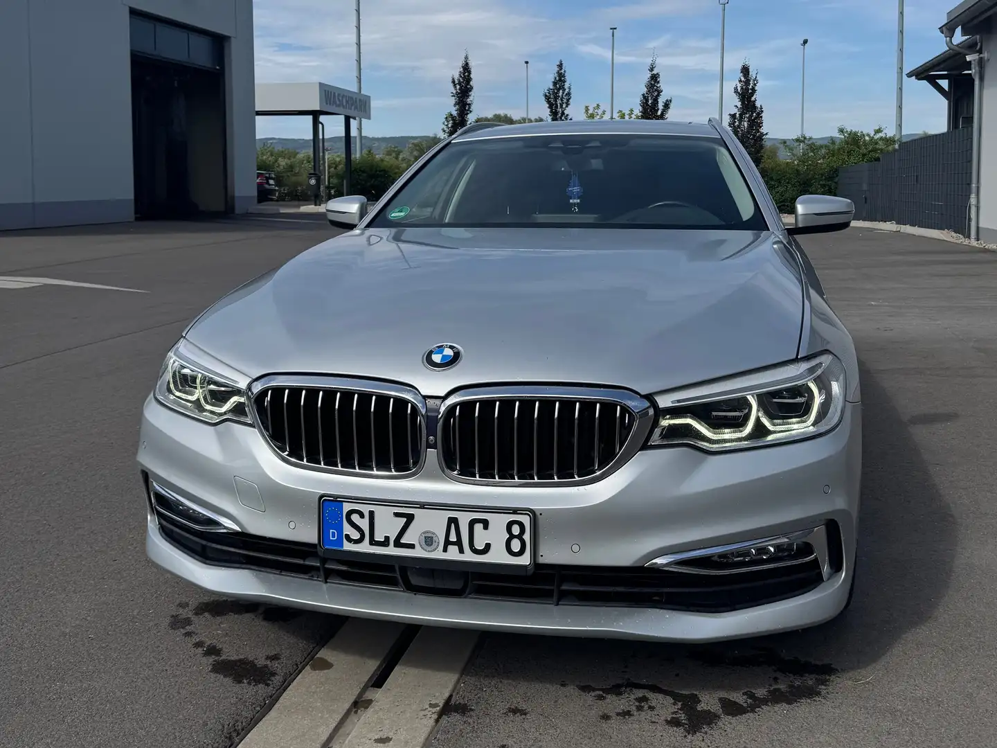 BMW 530 530i xDrive Touring Aut.Luxury Line Silber - 1