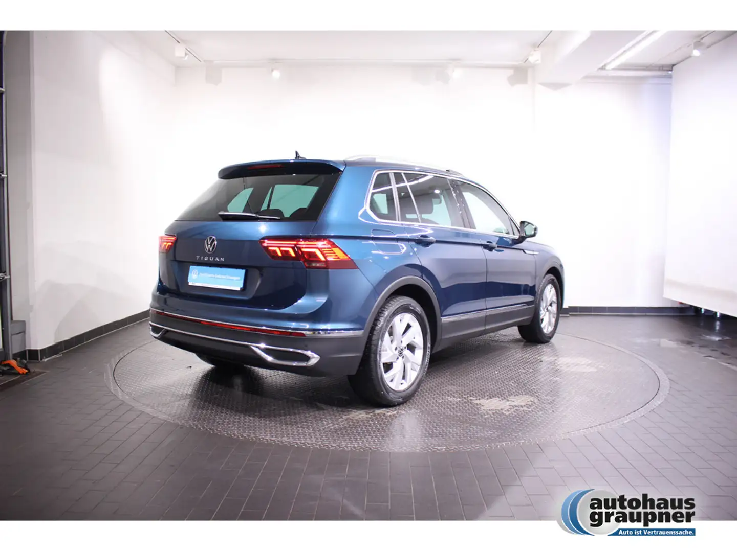 Volkswagen Tiguan 2.0 TDI Elegance STANDHZ MATRIX-LED Blau - 2