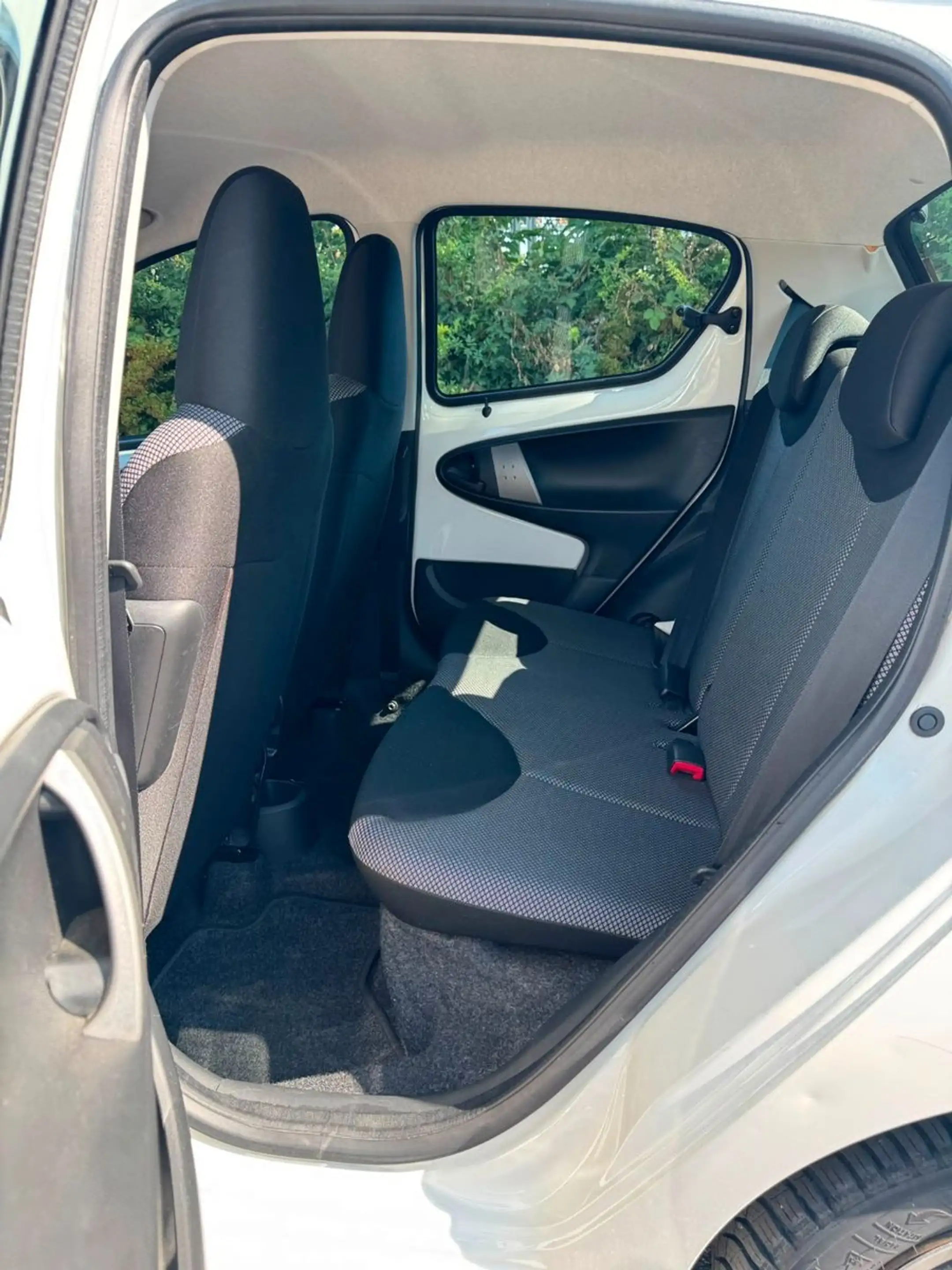 Toyota Aygo 1,0-l-VVT-i Cool & GO Klima Tüv 1.Hand — photo 12