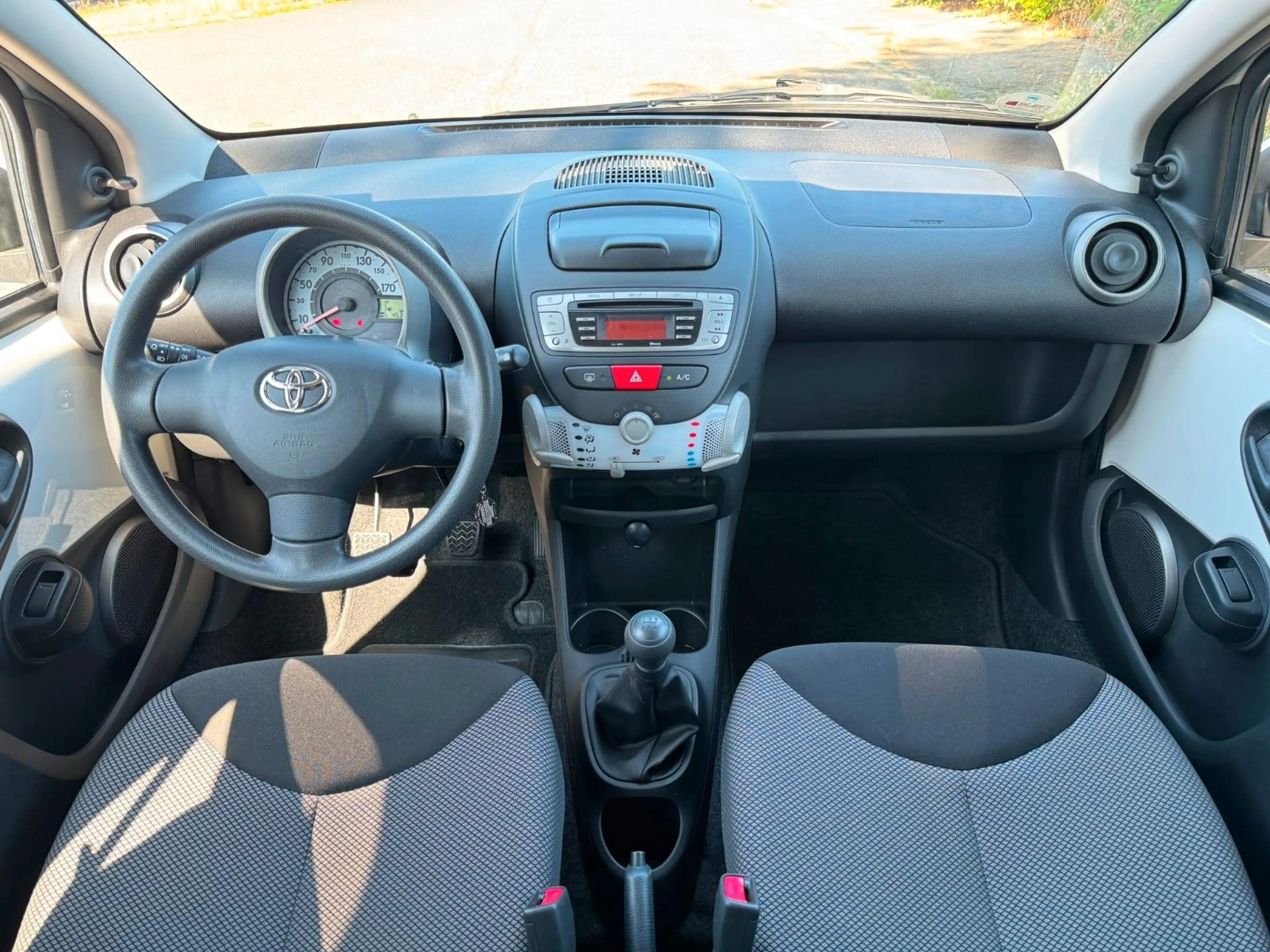 Toyota Aygo 1,0-l-VVT-i Cool & GO Klima Tüv 1.Hand — photo 7