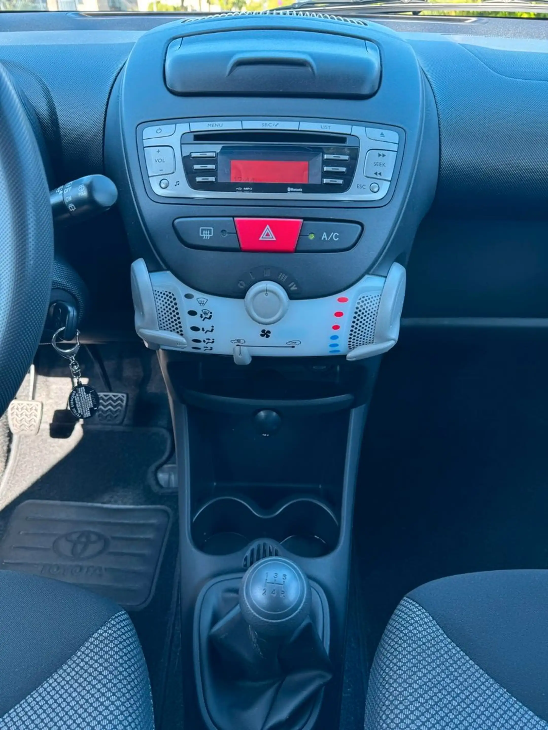 Toyota Aygo 1,0-l-VVT-i Cool & GO Klima Tüv 1.Hand — photo 10