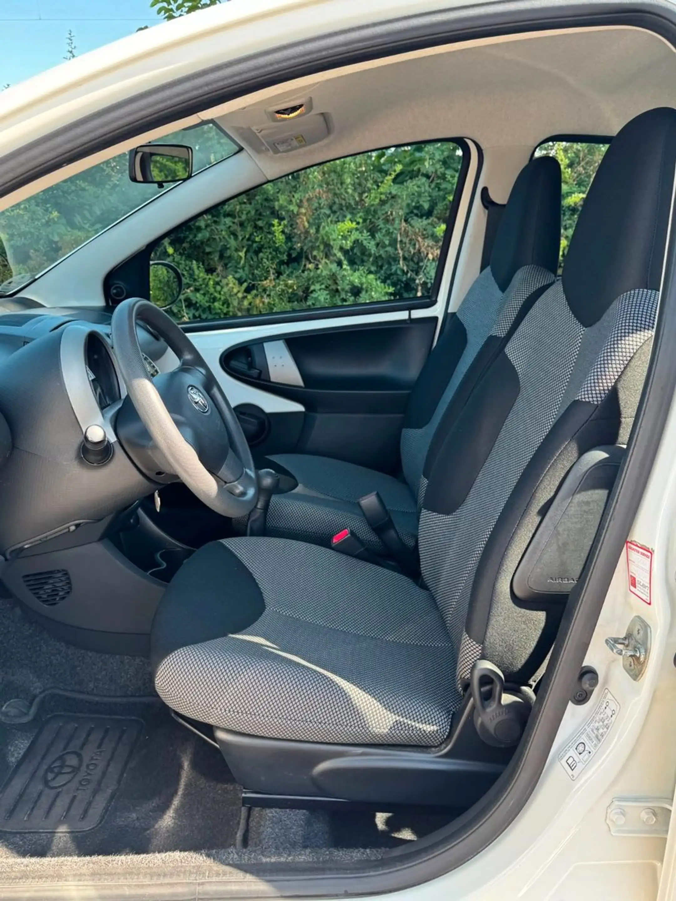Toyota Aygo 1,0-l-VVT-i Cool & GO Klima Tüv 1.Hand — photo 6