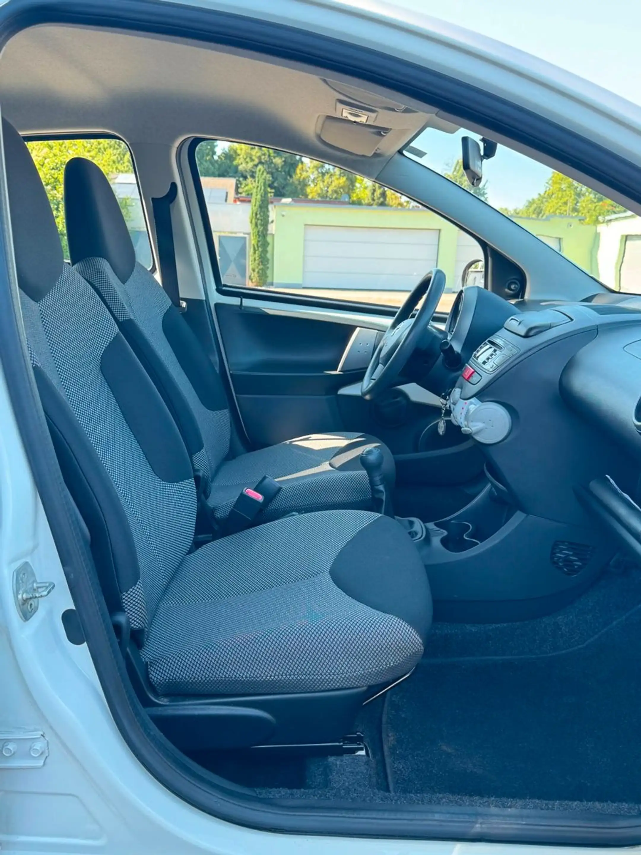 Toyota Aygo 1,0-l-VVT-i Cool & GO Klima Tüv 1.Hand — photo 8