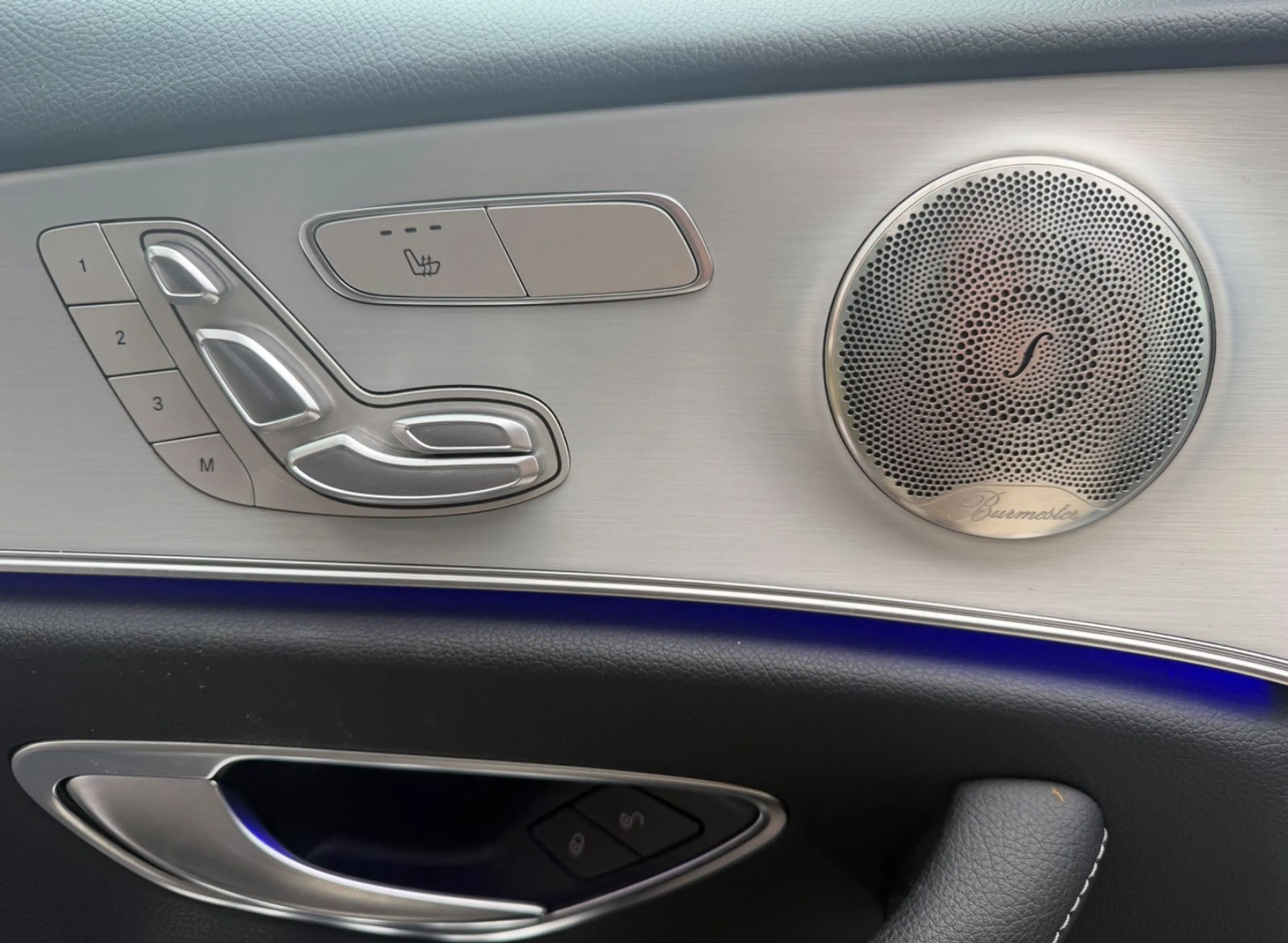 Mercedes-Benz E 300 de PANO/BURMESTER/MEMORY/STANDHEIZ./KAMERA — photo 12