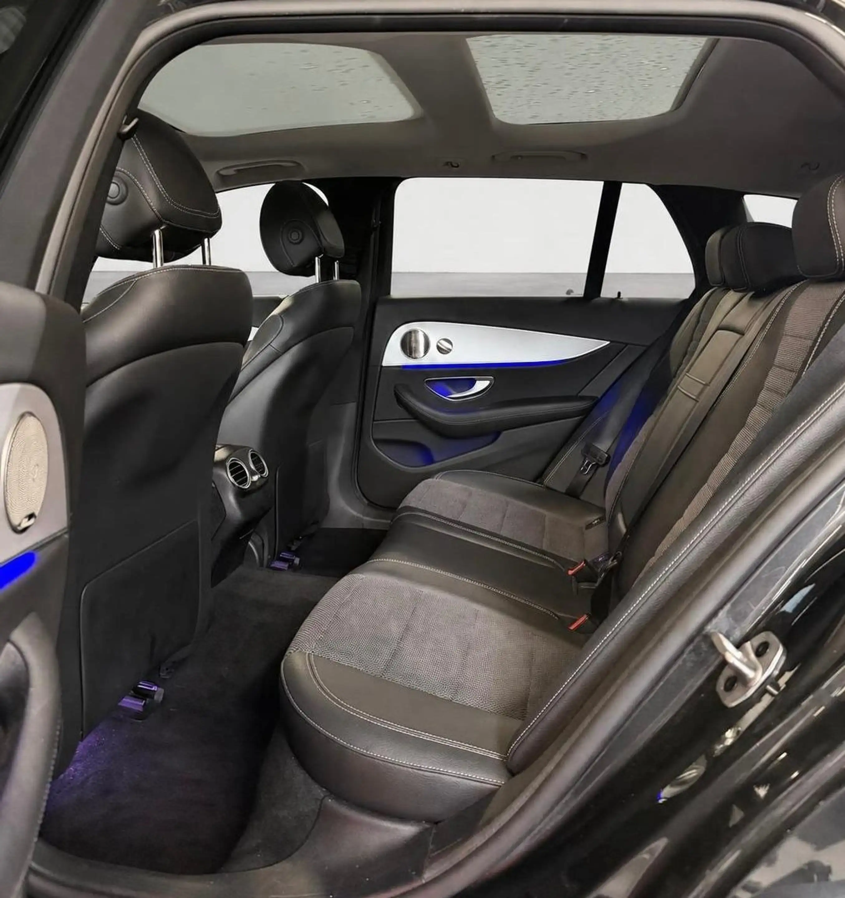 Mercedes-Benz E 300 de PANO/BURMESTER/MEMORY/STANDHEIZ./KAMERA — photo 13