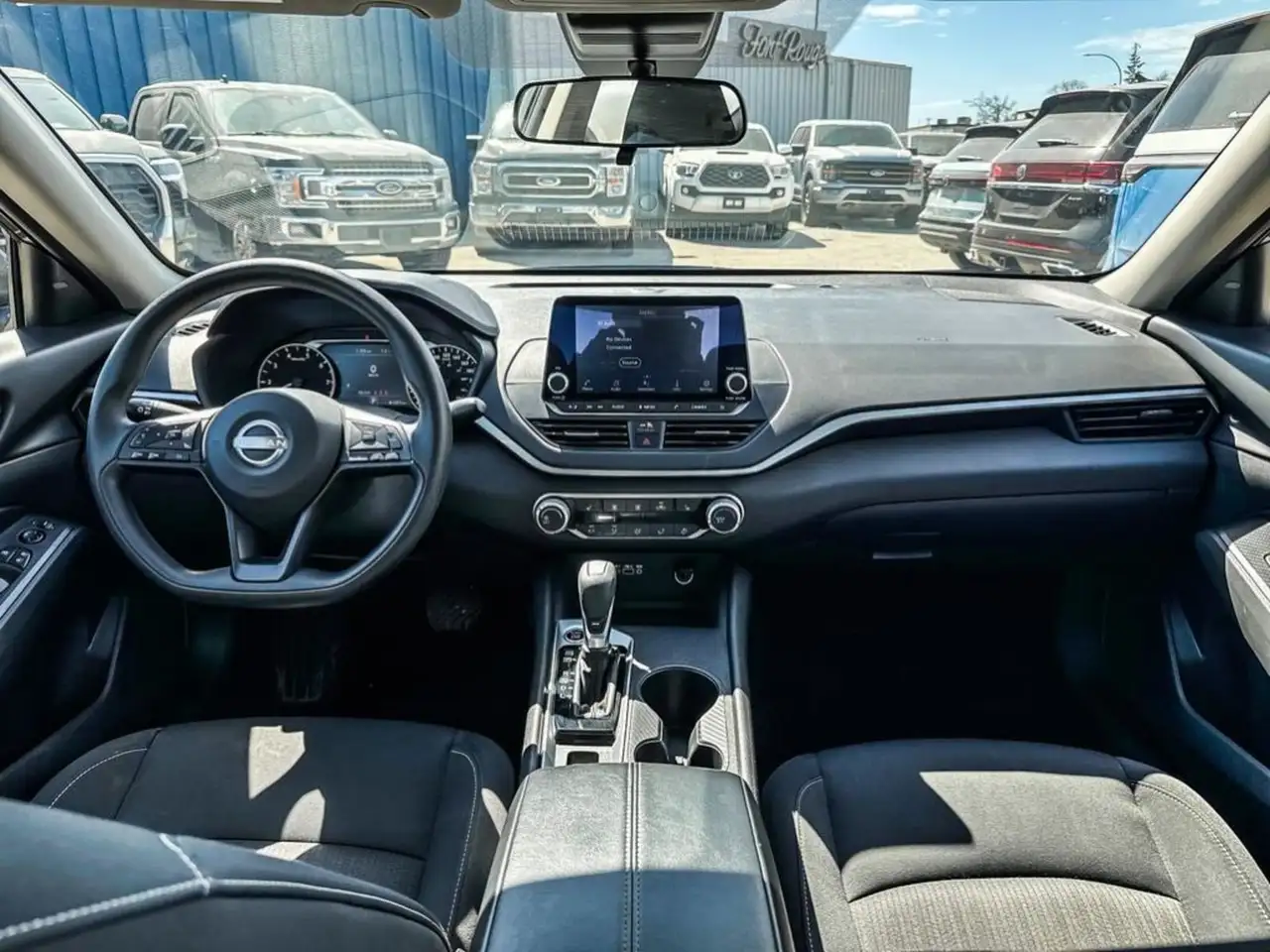Nissan Altima снимка Nissan Altima