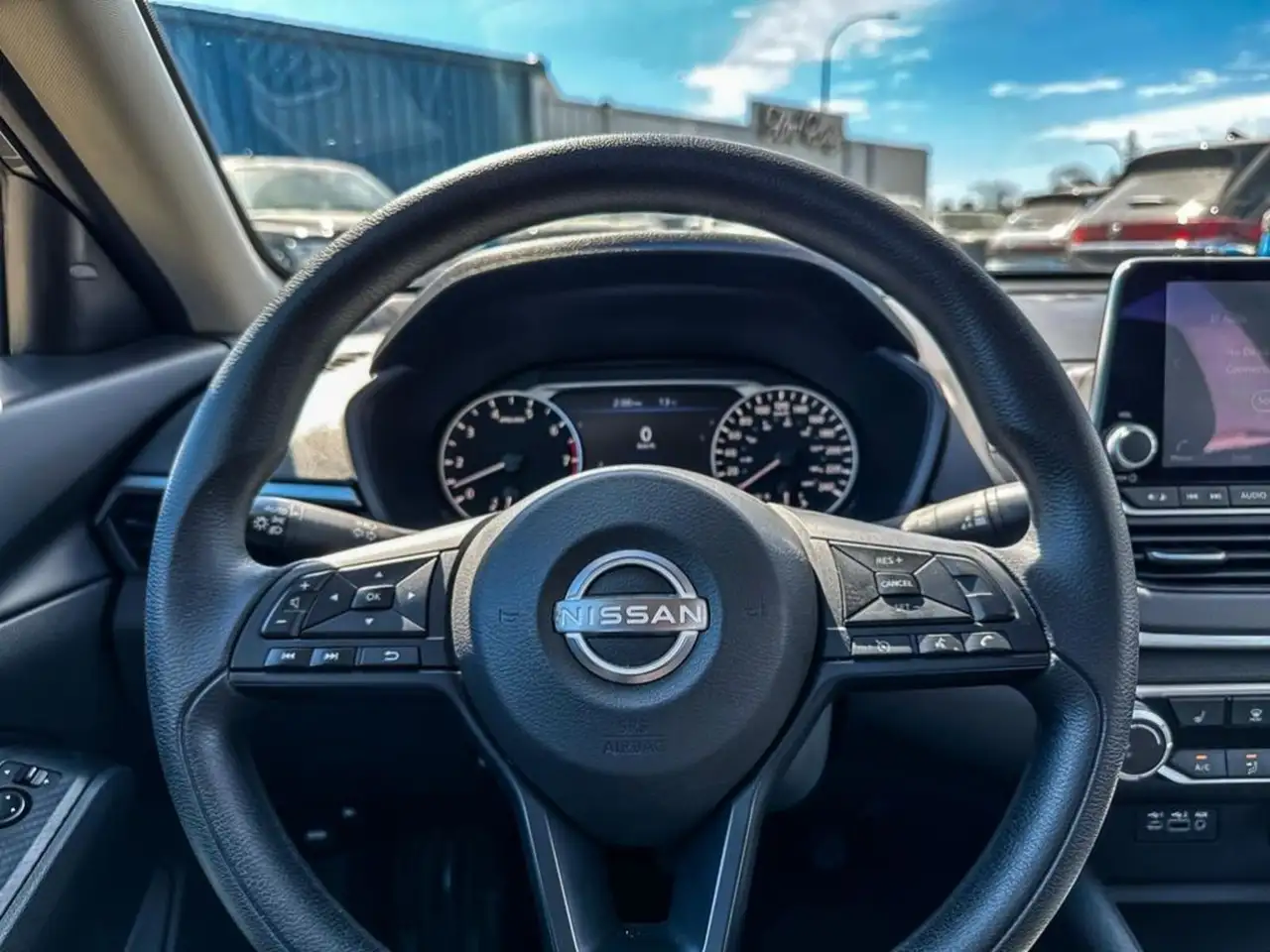 Nissan Altima снимка Nissan Altima