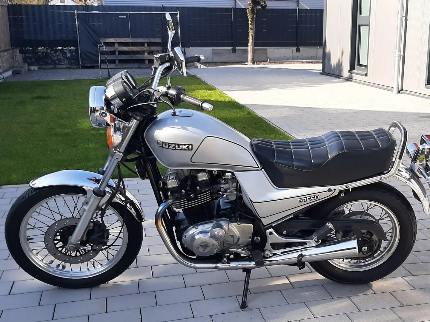 Suzuki GR 650 GP-51A Ezüst - 2