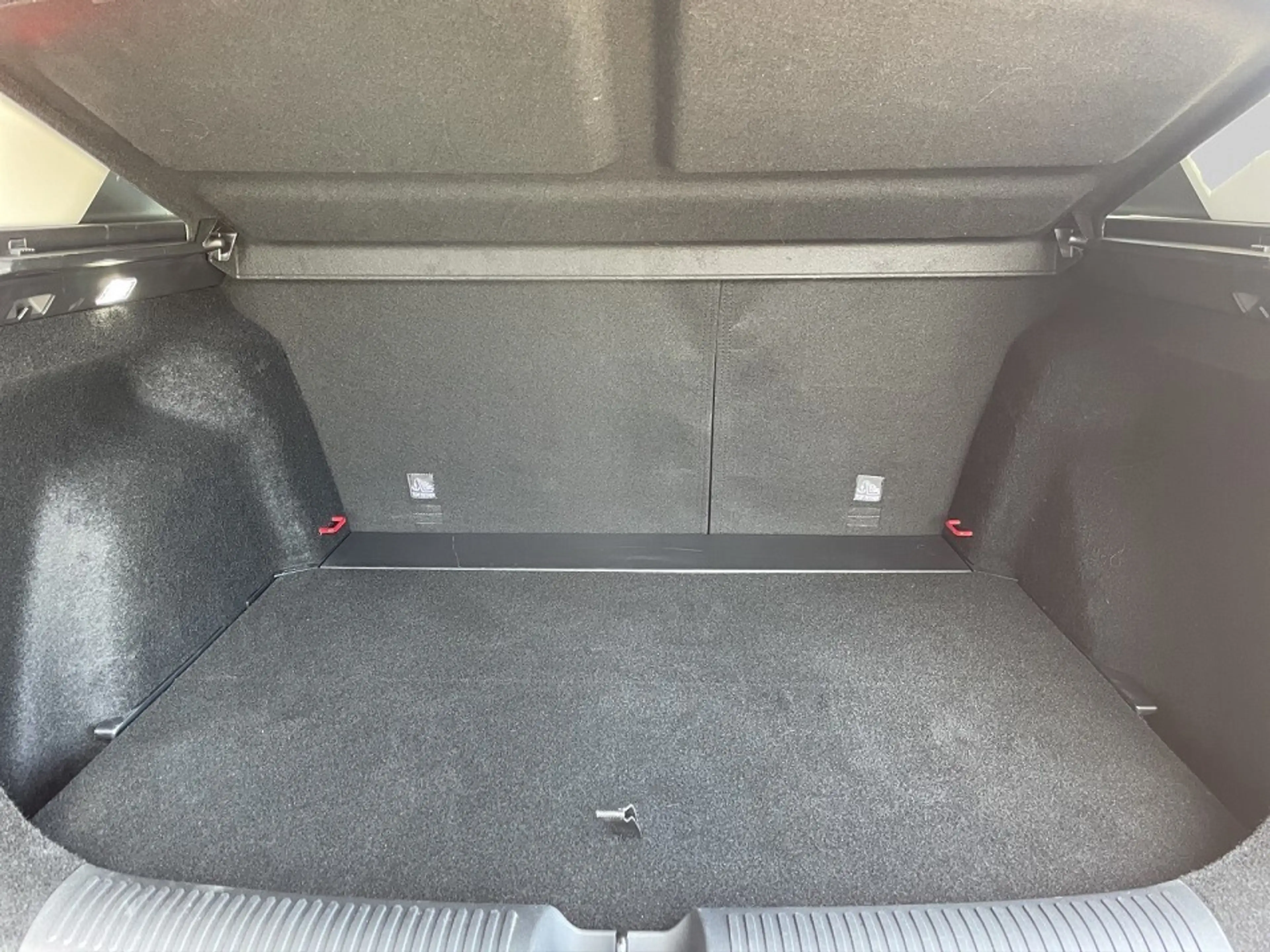 MG ZS 1.5 Hybrid+ Luxury — photo 13