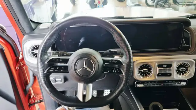 Mercedes-Benz G 500 view 8