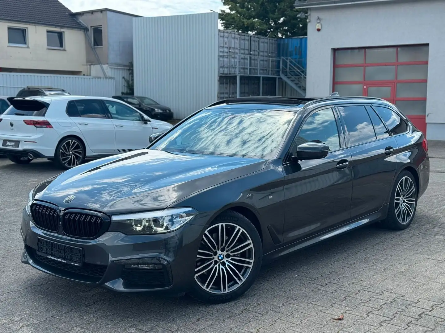 BMW 520 dA M Sport Paket / Pano/LED/360/AHK Grau - 1