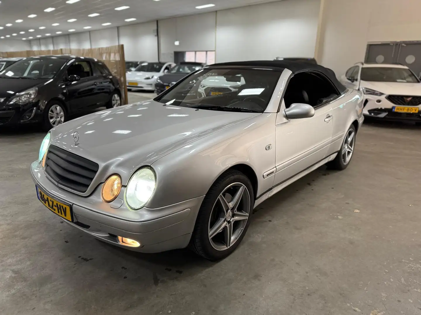 Mercedes-Benz CLK 230 Cabrio K. Elegance / AUTOMAAT / RIJDT SCHAKELT GOE Grijs - 2