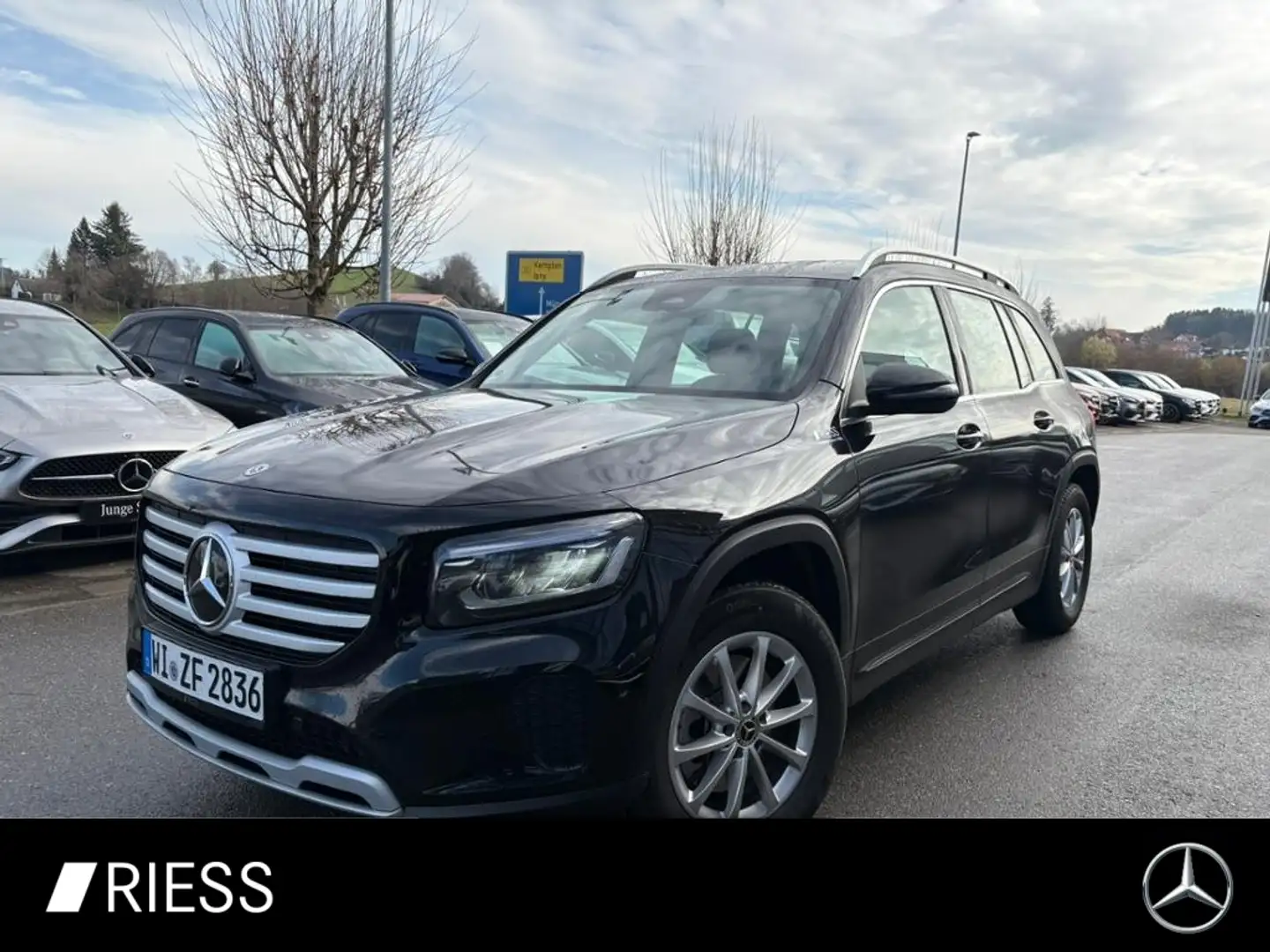 Mercedes-Benz GLB 200 d Navi PDC SHZ LED SpurH el.Heck LM AUT Schwarz - 1