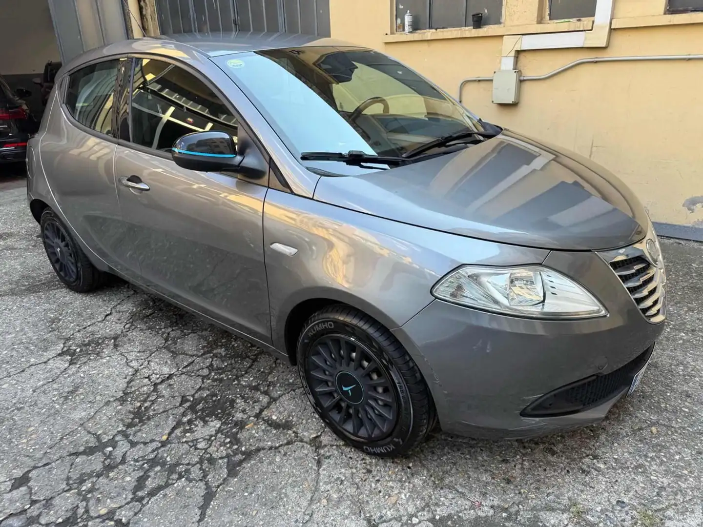 Lancia Ypsilon 1.3 MJT 16V 95 CV 5 porte S&S Platinum Gris - 1