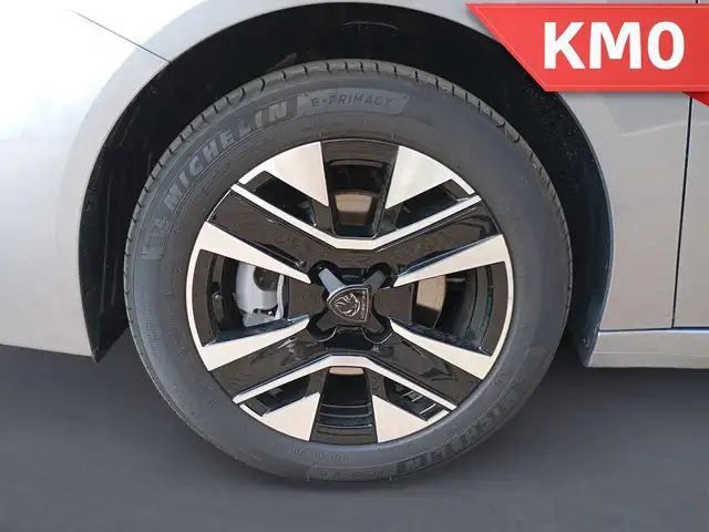 Peugeot 208 view 9