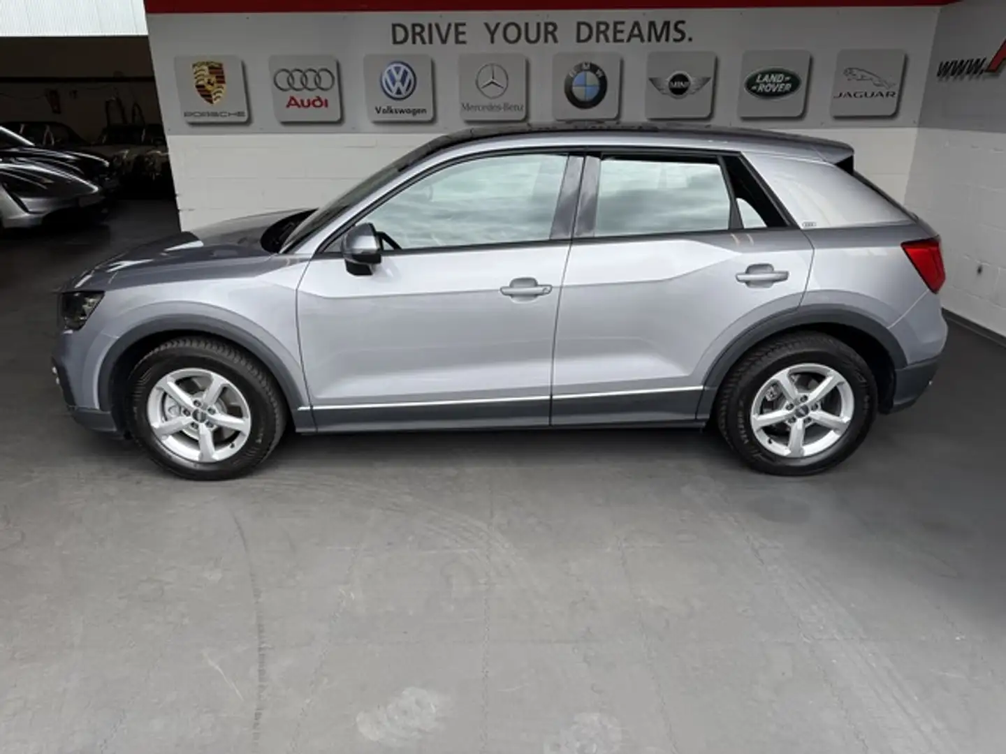 Audi Q2 basis ultra *1.Hand*Garantie*ab3,99%* Argent - 2