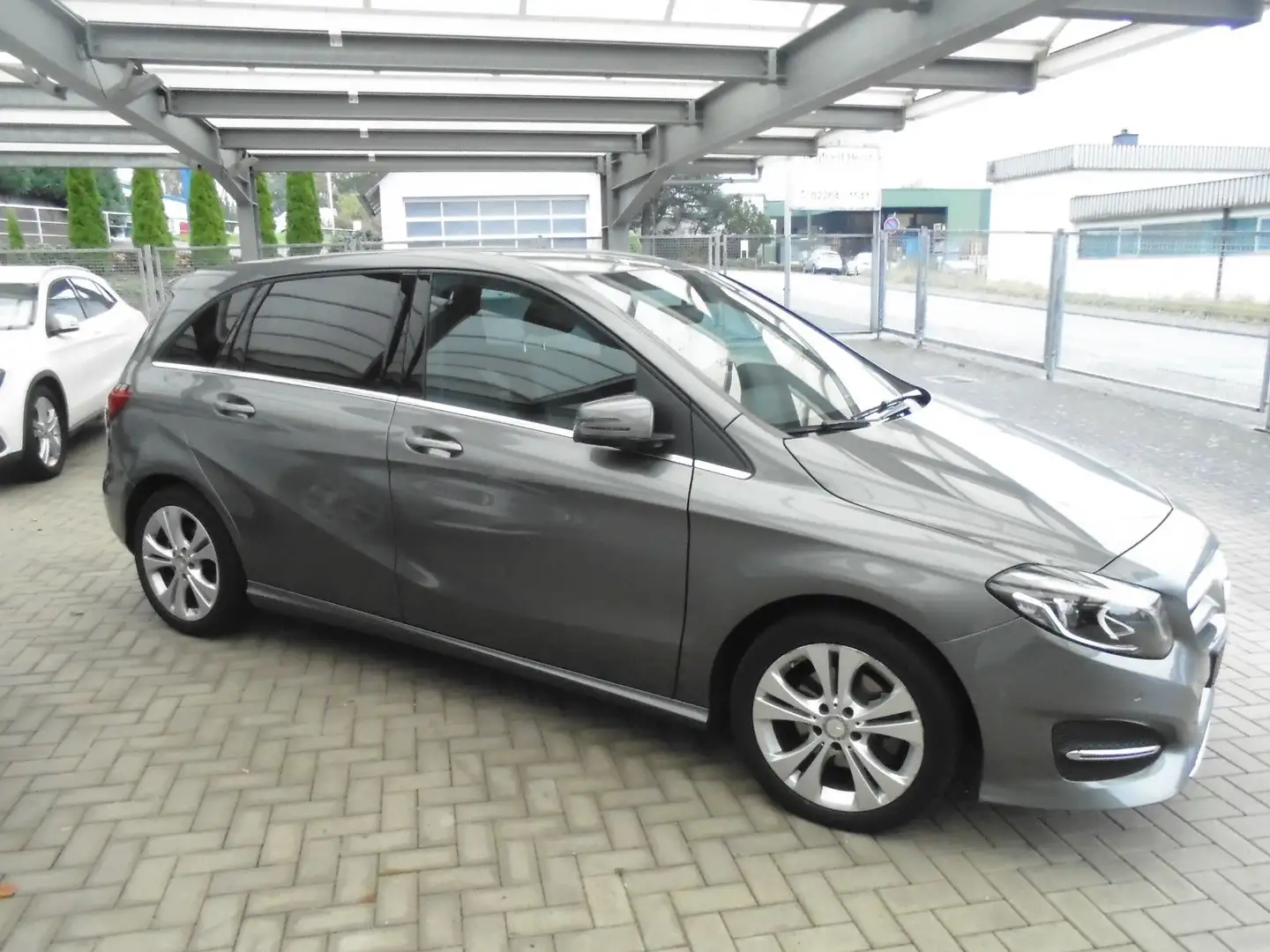 Mercedes-Benz B 180 Urban Standheizung LED Spiegel klappb. Gris - 1