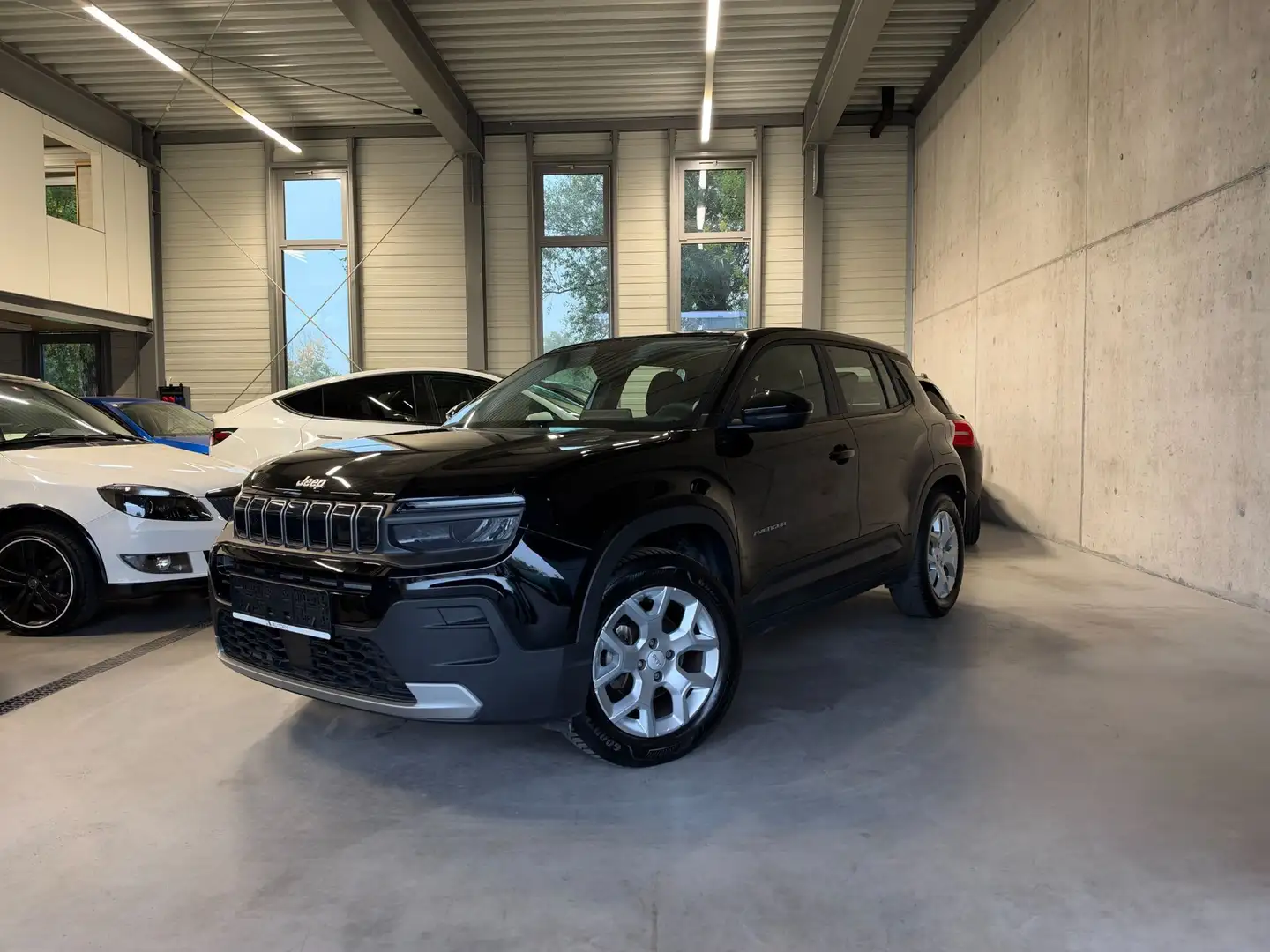 Jeep Avenger 1.2 GSE T3 Altitude Schwarz - 1